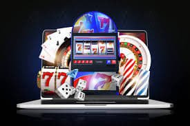 Dealer live casino melayani permainan kartu secara interaktif dalam platform online